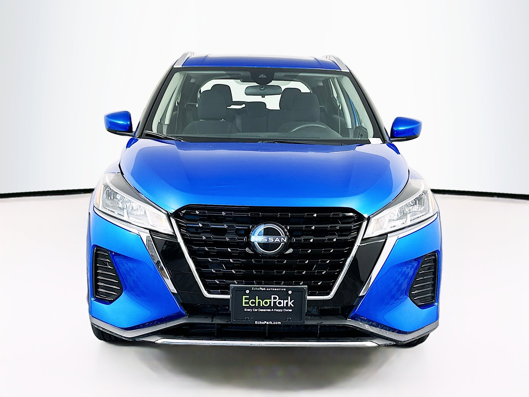 Used 2024 Nissan Kicks SV image 2