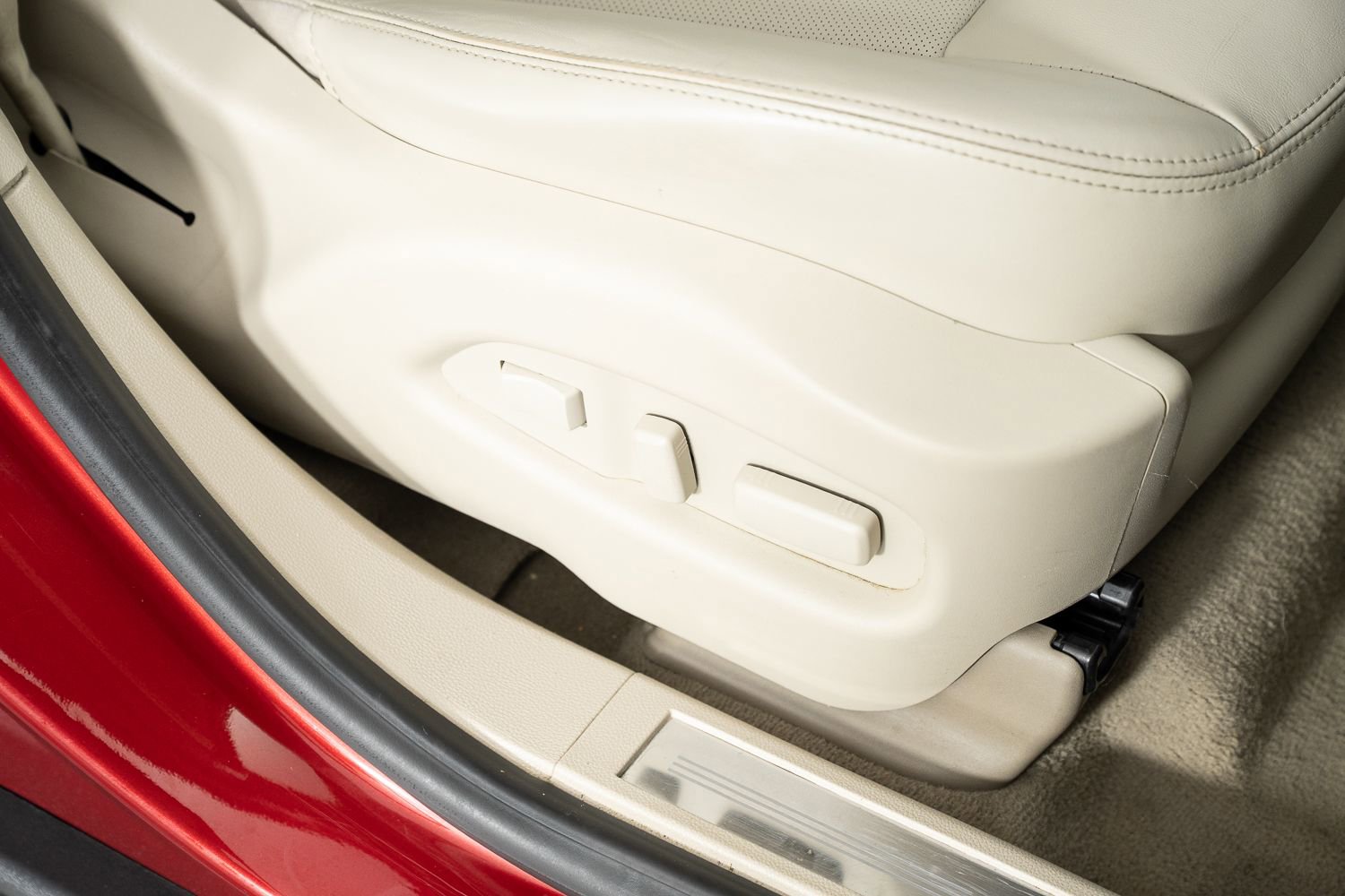 Used 2013 Cadillac SRX Luxury w/ Driver Awareness Package image 29