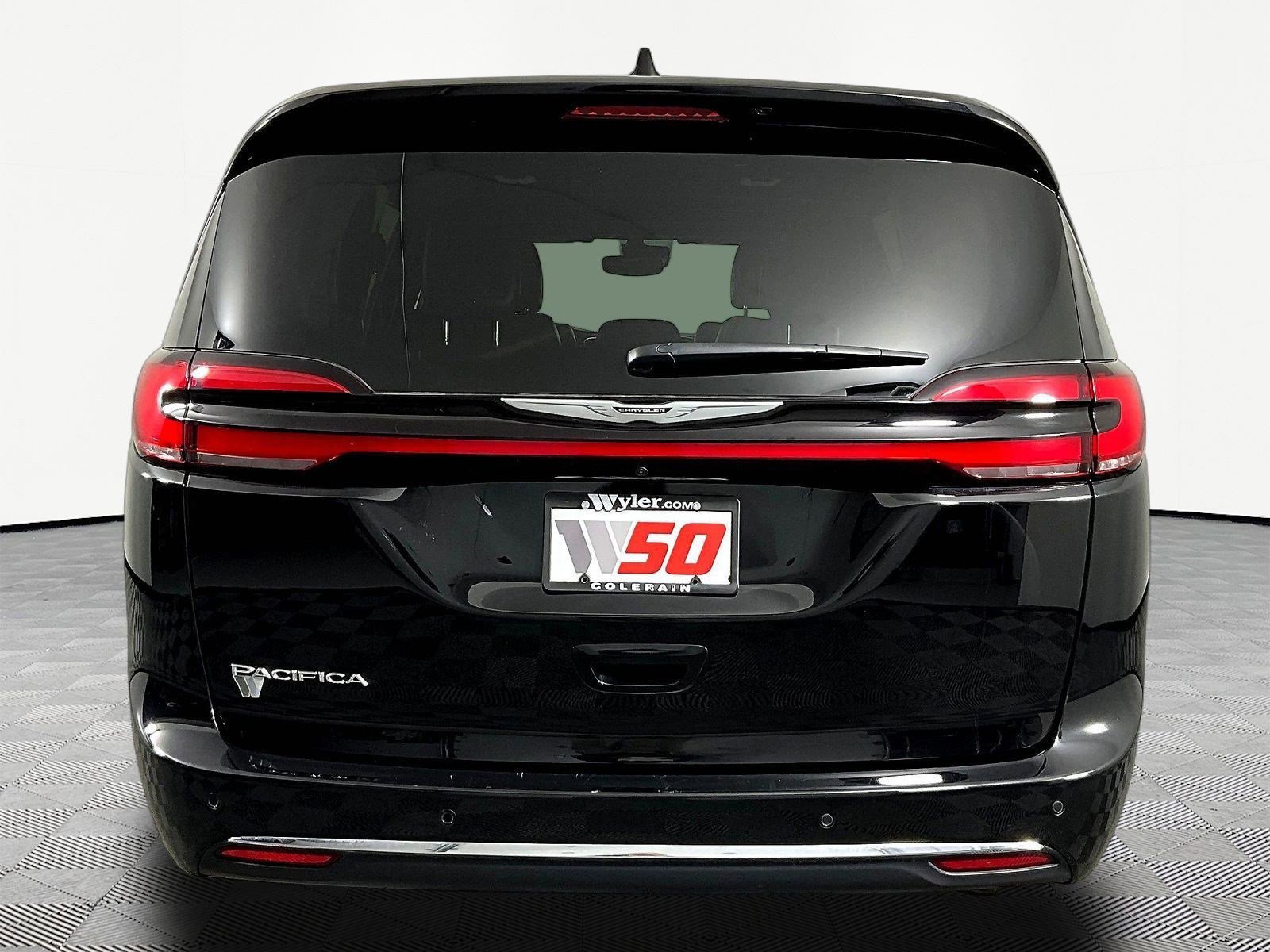 Used 2025 Chrysler Pacifica Select FWD image 5