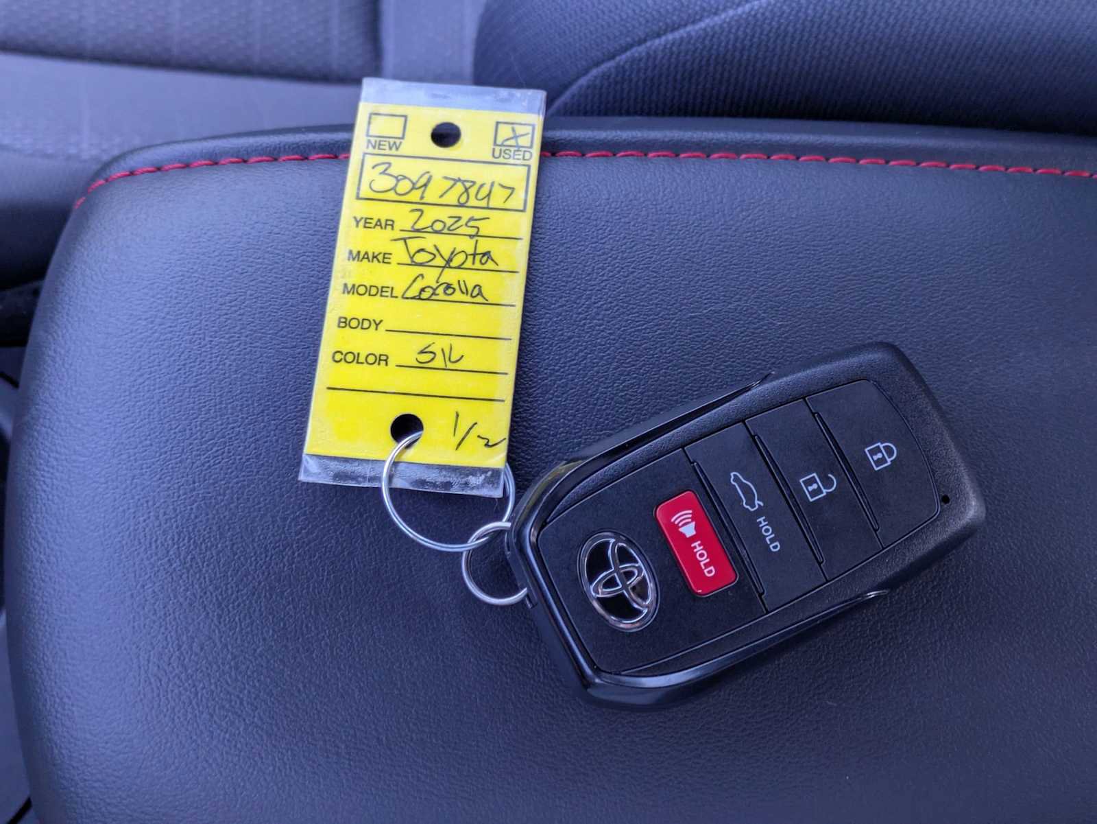 Used 2025 Toyota Corolla SE w/ Convenience Package FWD image 34