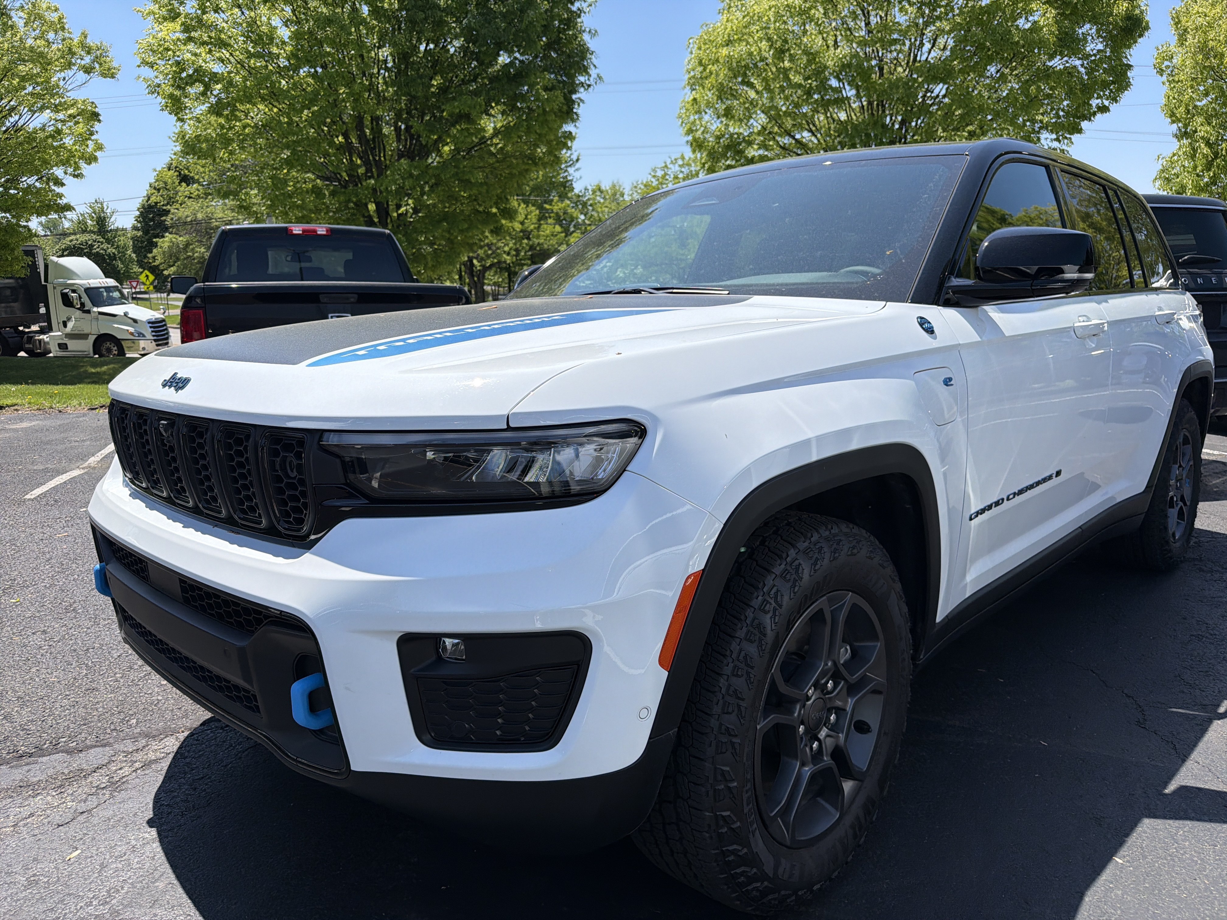 Used 2024 Jeep Grand Cherokee Trailhawk w/ Advanced Protech Group II AWD/4WD image 3