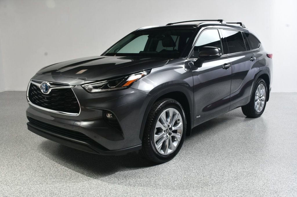 Used 2022 Toyota Highlander Limited AWD/4WD image 2