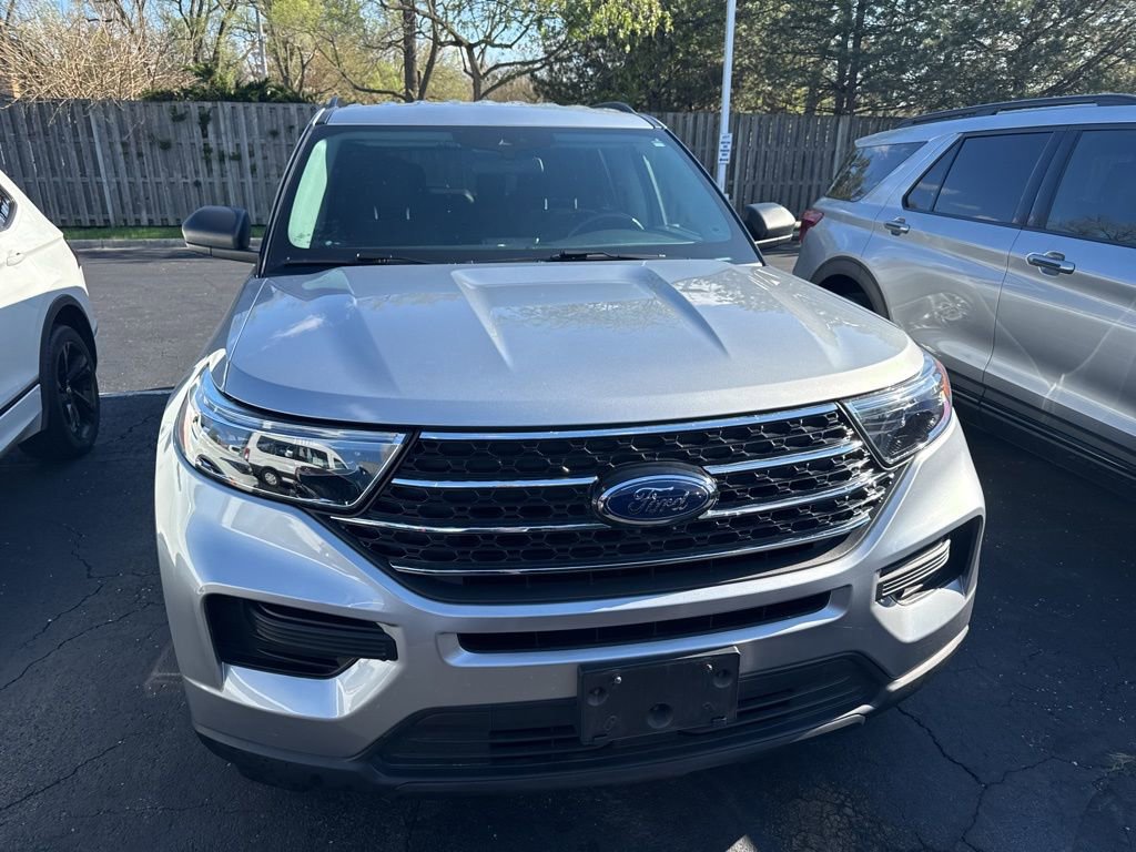Used 2021 Ford Explorer XLT AWD/4WD image 2
