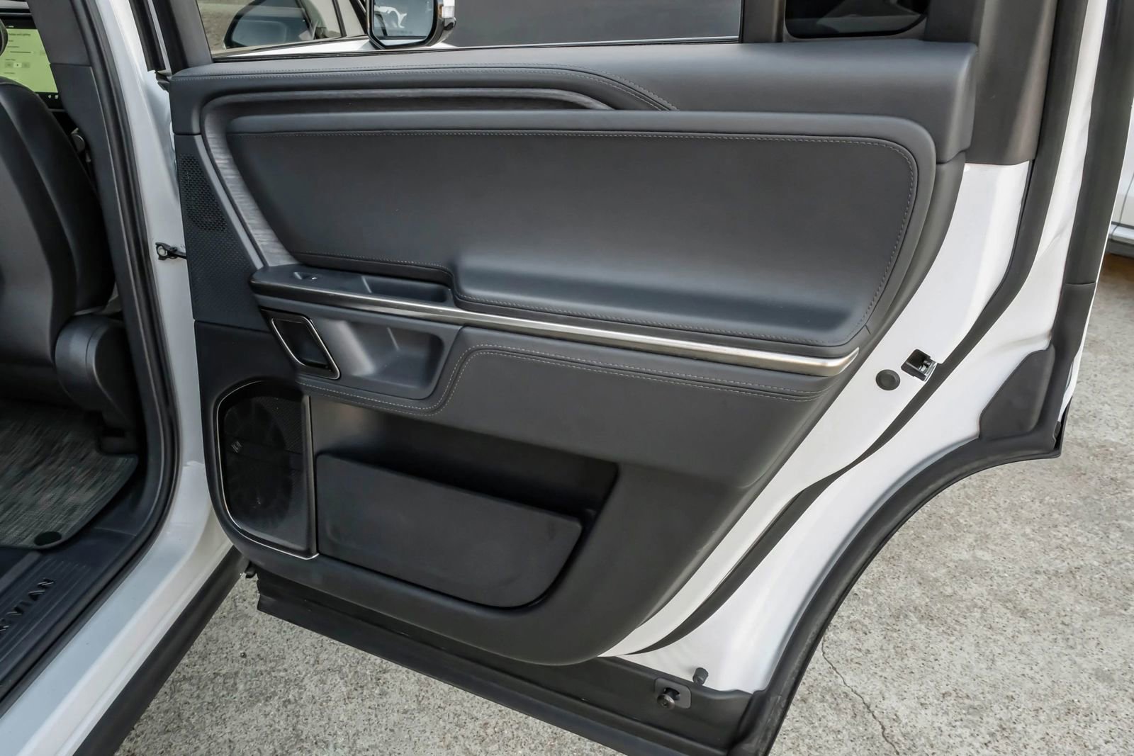 Used 2024 Rivian R1S Adventure image 59