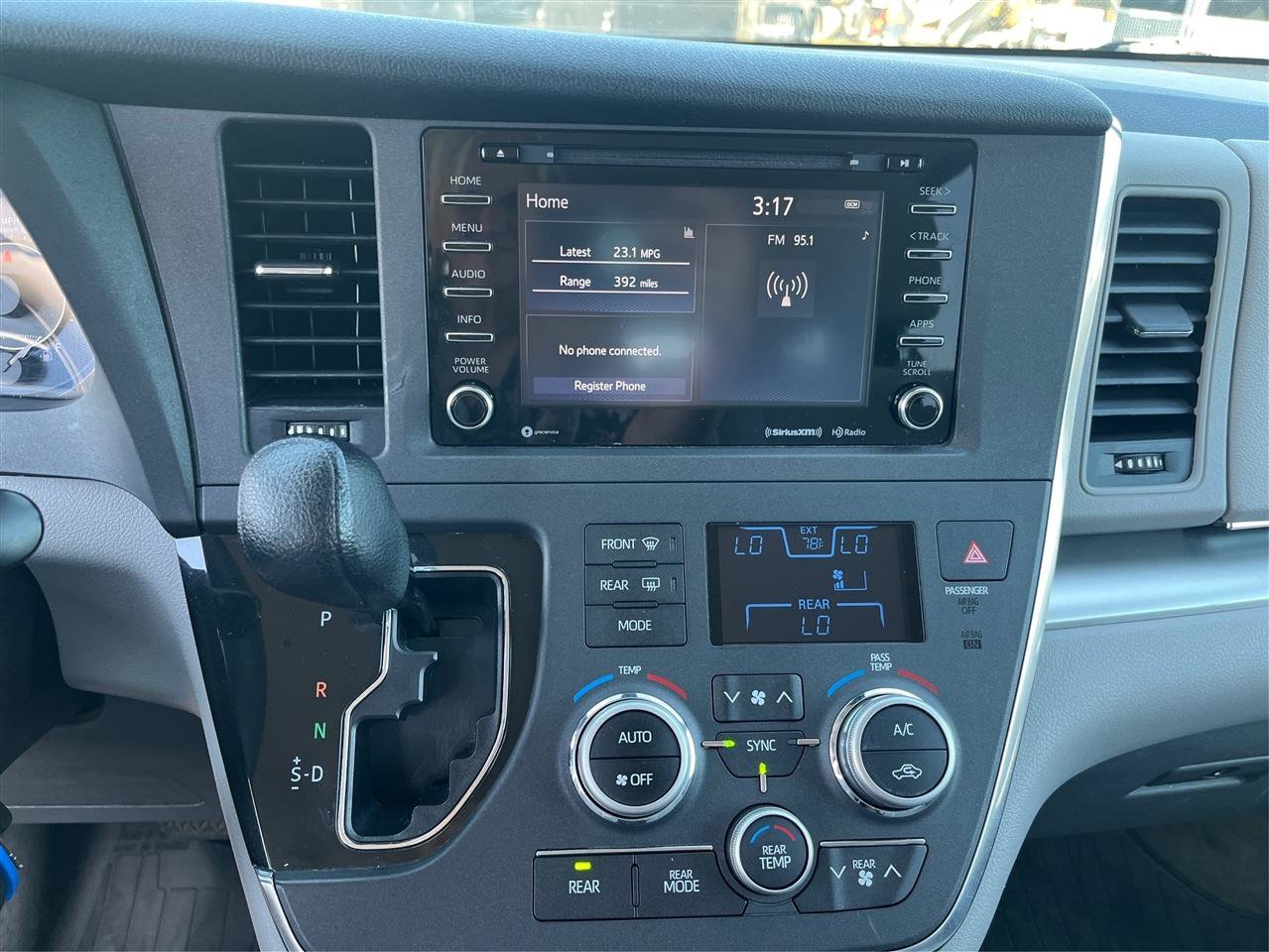 Used 2018 Toyota Sienna LE FWD image 14