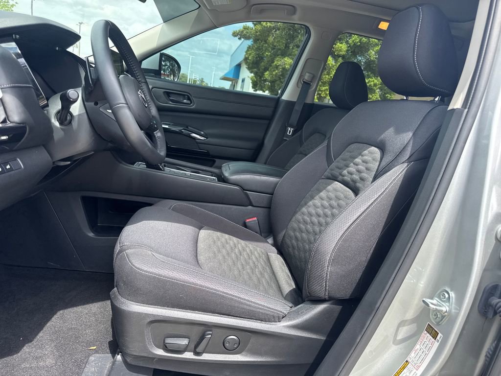 Used 2024 Nissan Pathfinder SV w/ SV Premium Package image 14