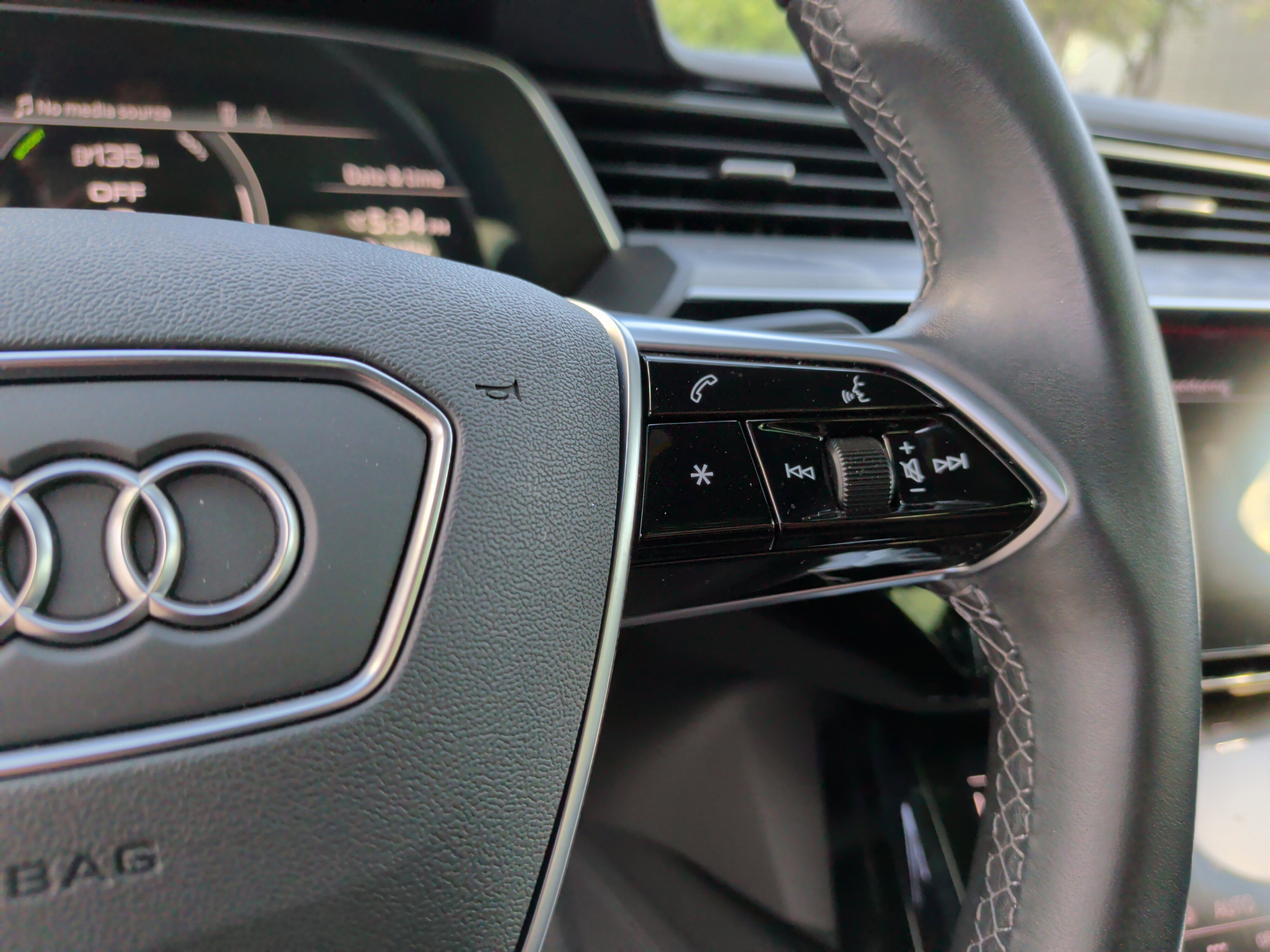 Used 2023 Audi e-tron Premium w/ Convenience Plus Package image 20