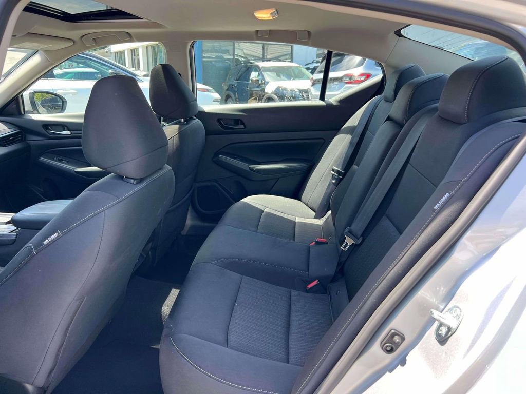 Used 2024 Nissan Altima 2.5 SV w/ SV Premium Package AWD/4WD image 12