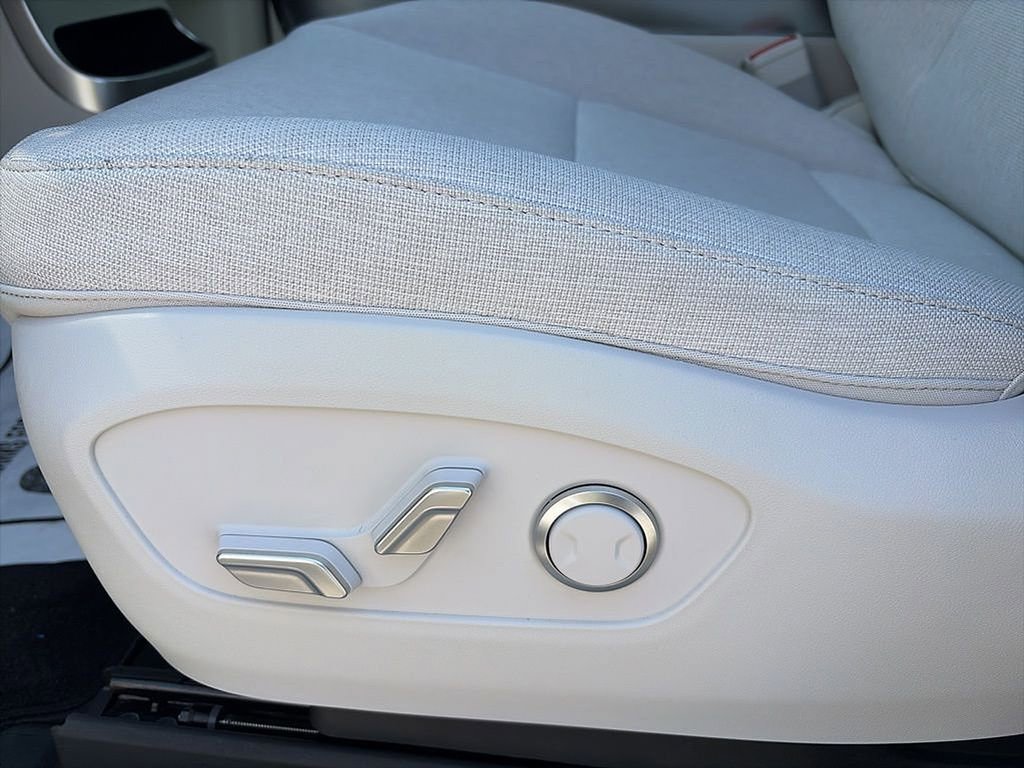 Used 2026 Hyundai Ioniq 9 SE AWD/4WD image 13