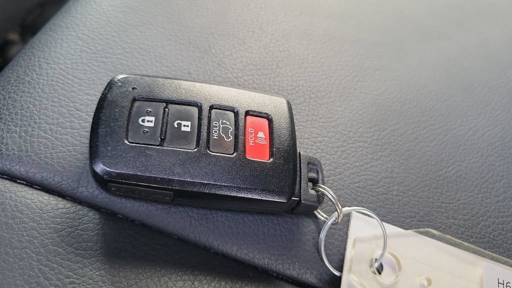 Used 2015 Toyota RAV4 Limited w/ Technology Package AWD/4WD image 25