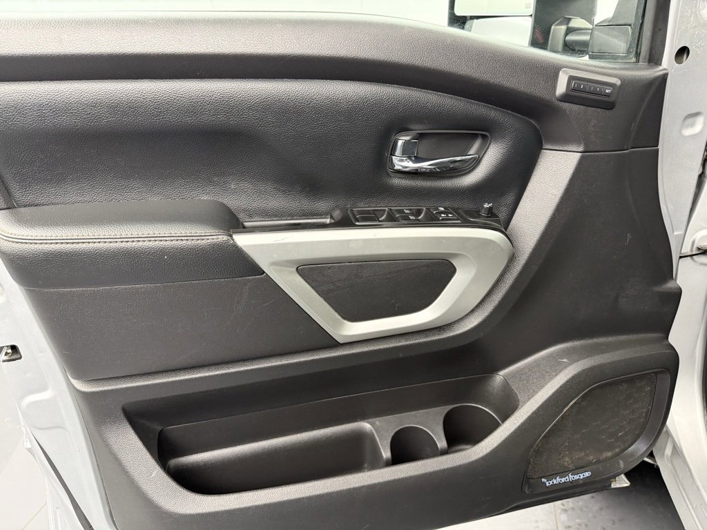 Used 2017 Nissan Titan SL image 24