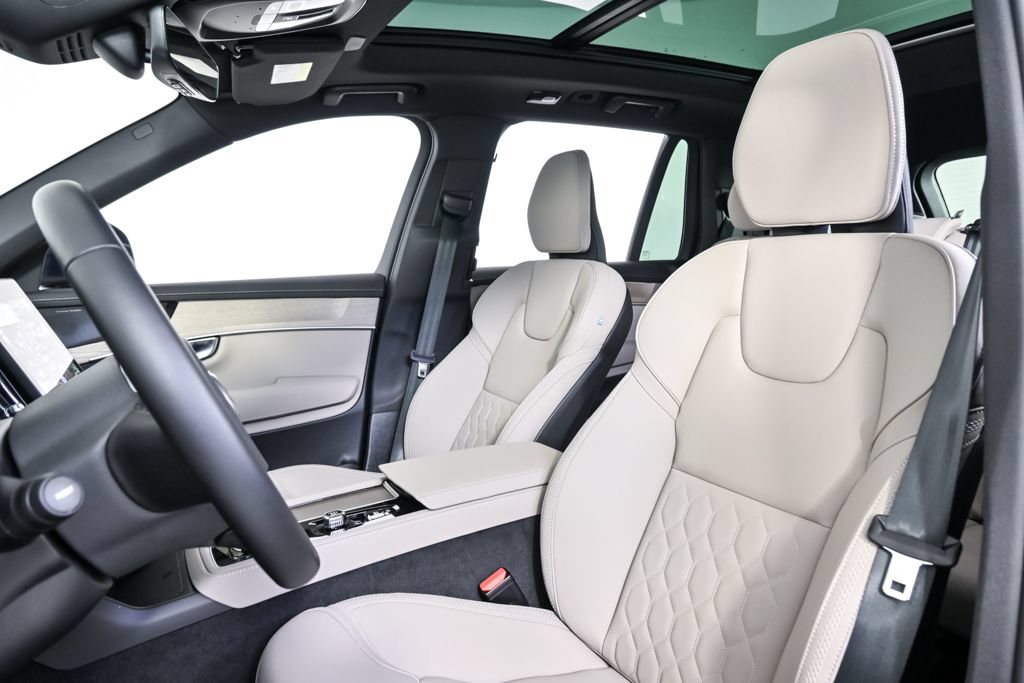 Certified 2026 Volvo XC90 B6 Plus w/ Protection Package Premier AWD/4WD image 7