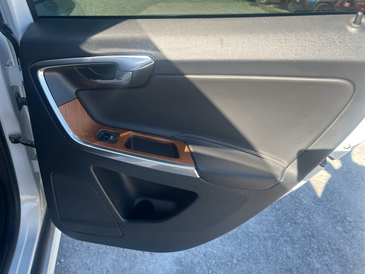 Used 2017 Volvo XC60 T5 Inscription w/ Advanced Package image 18