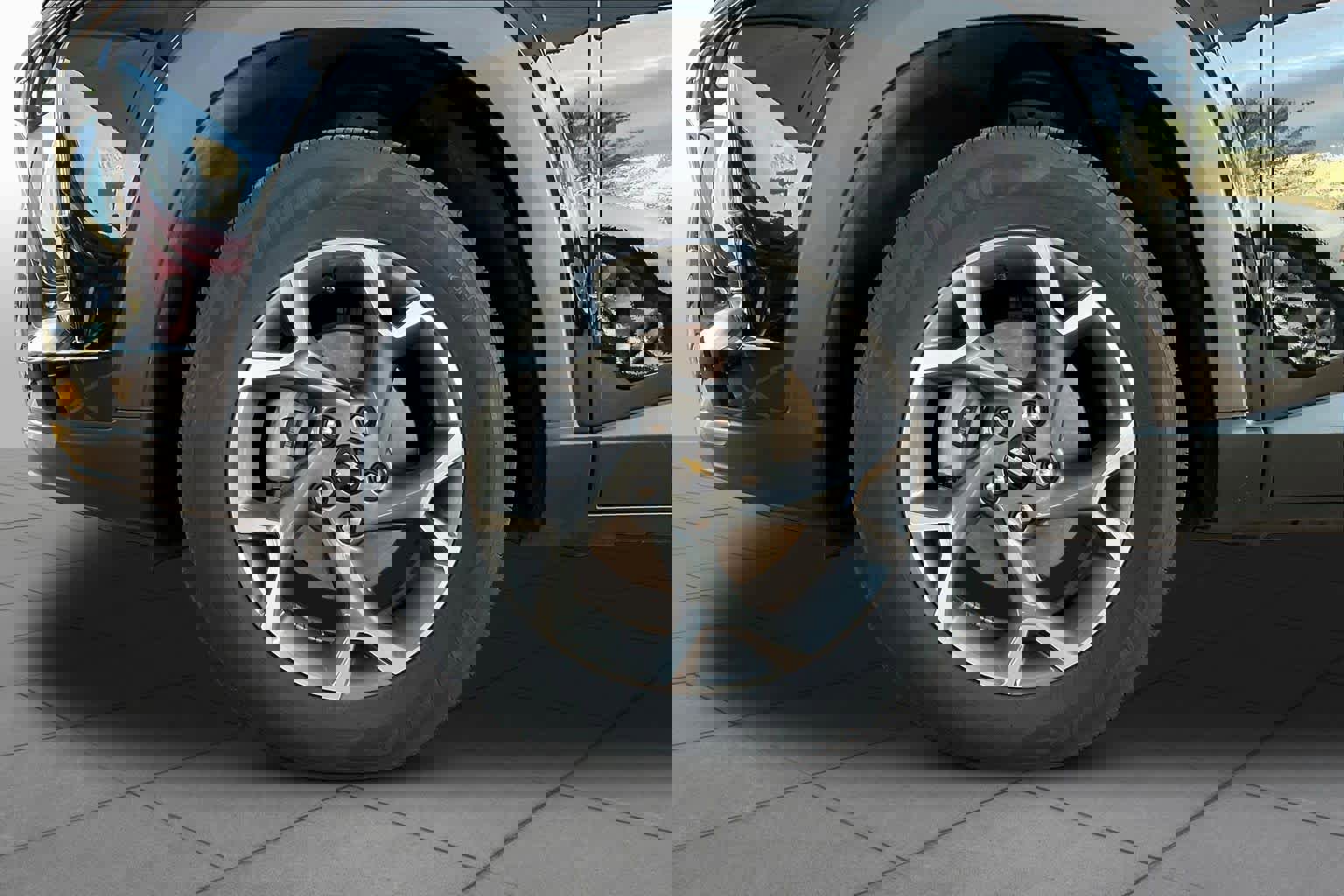 Used 2024 Chevrolet Trax LT w/ LT Convenience Package image 12