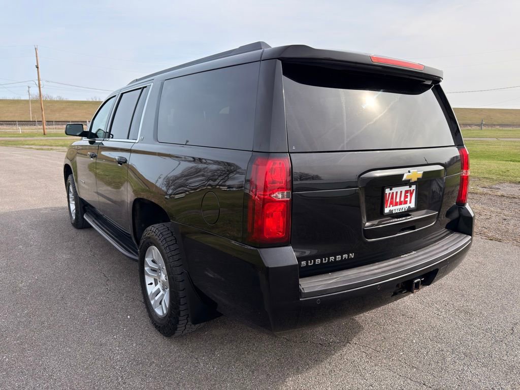 Used 2018 Chevrolet Suburban LT image 12