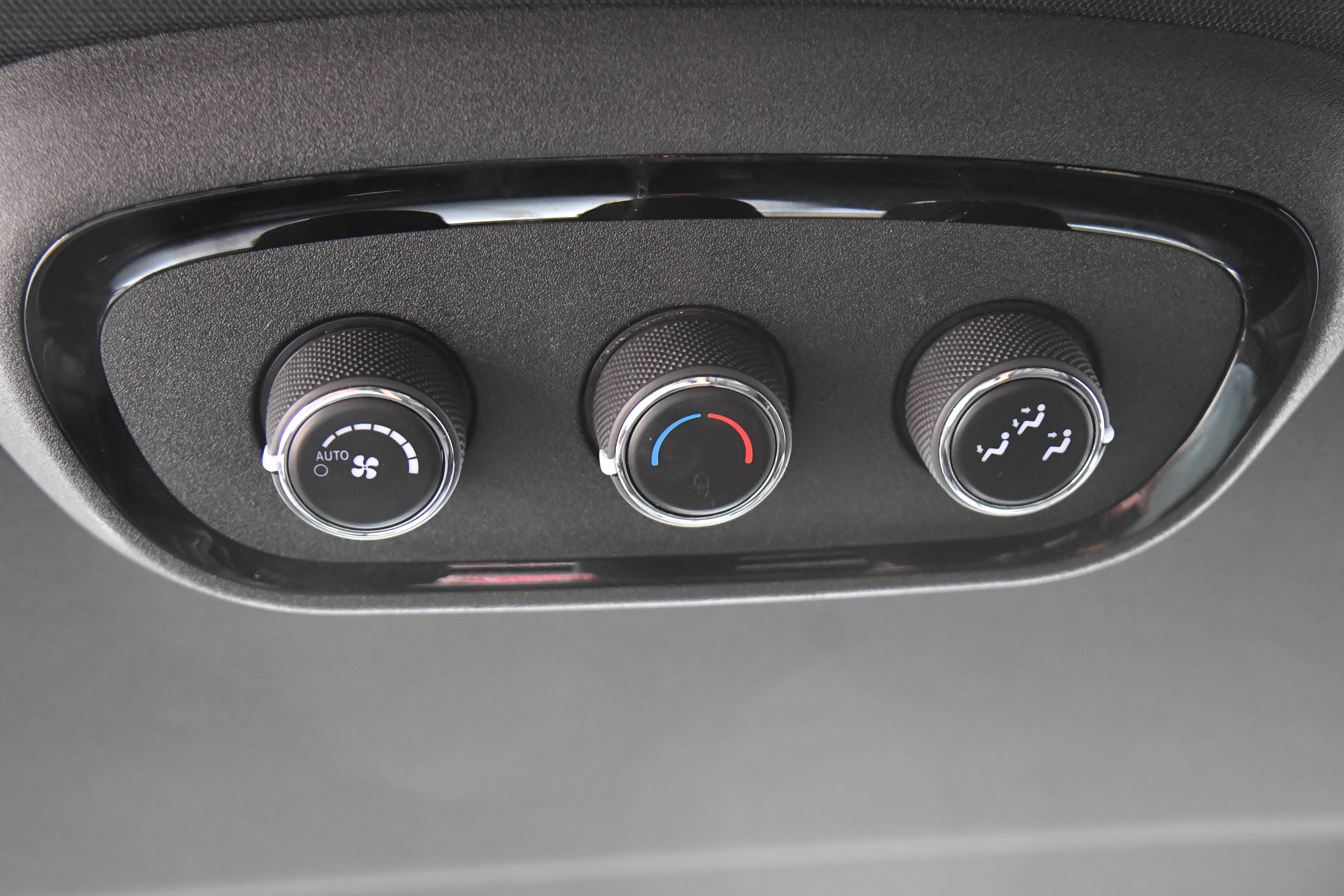 Used 2025 Dodge Durango GT AWD/4WD image 42