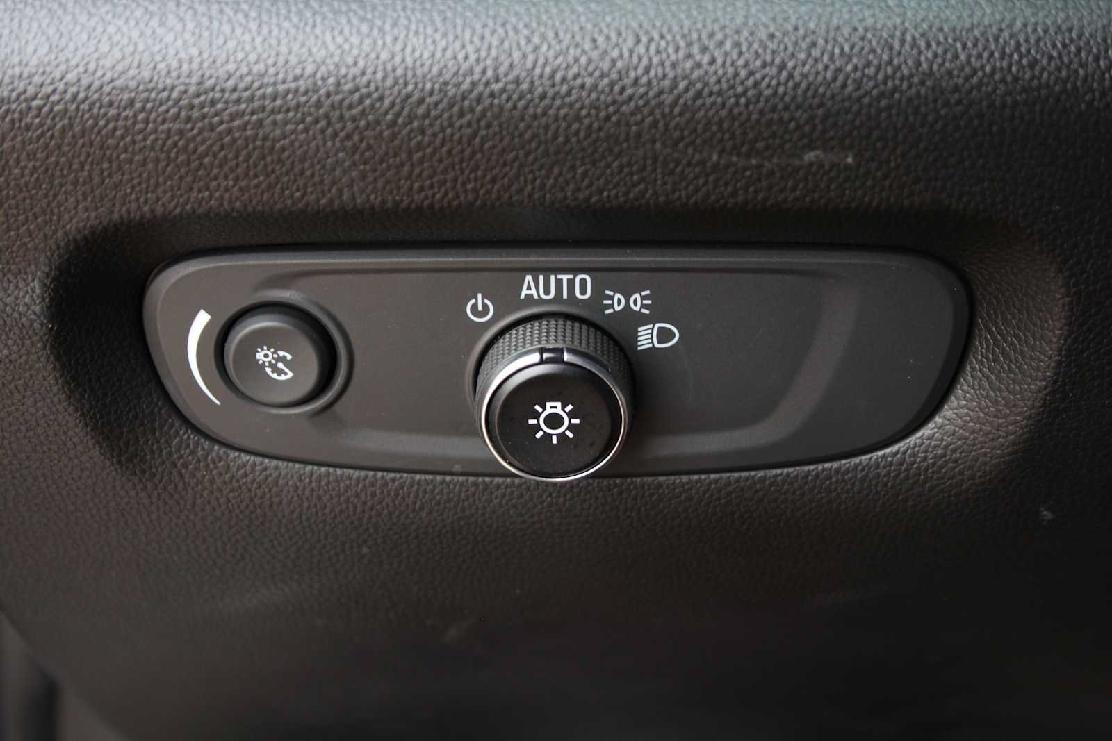 Used 2023 Chevrolet Traverse LT FWD image 36