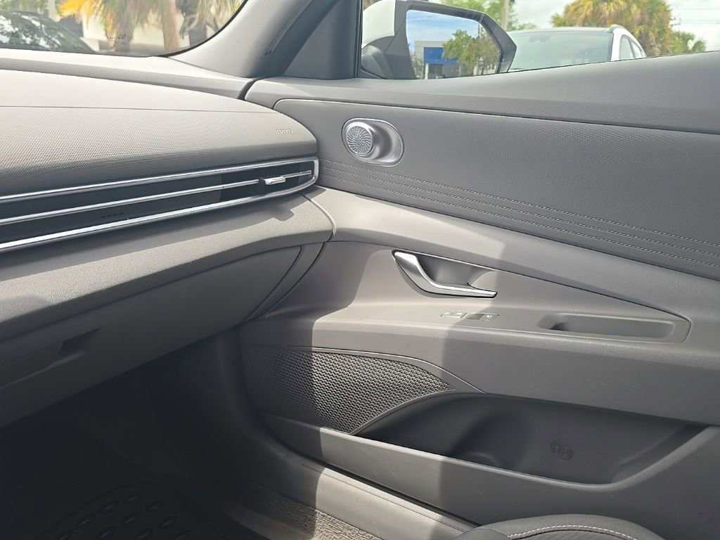 Used 2022 Hyundai Elantra Blue image 24