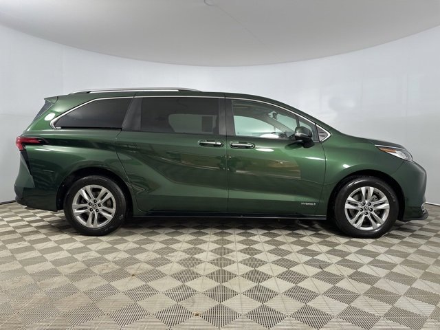 Used 2021 Toyota Sienna Limited image 8