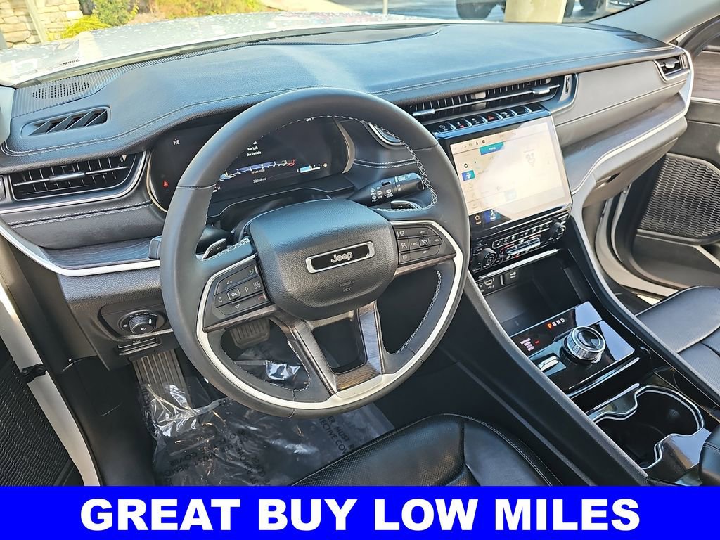 Used 2023 Jeep Grand Cherokee Limited w/ Luxury Tech Group II image 16