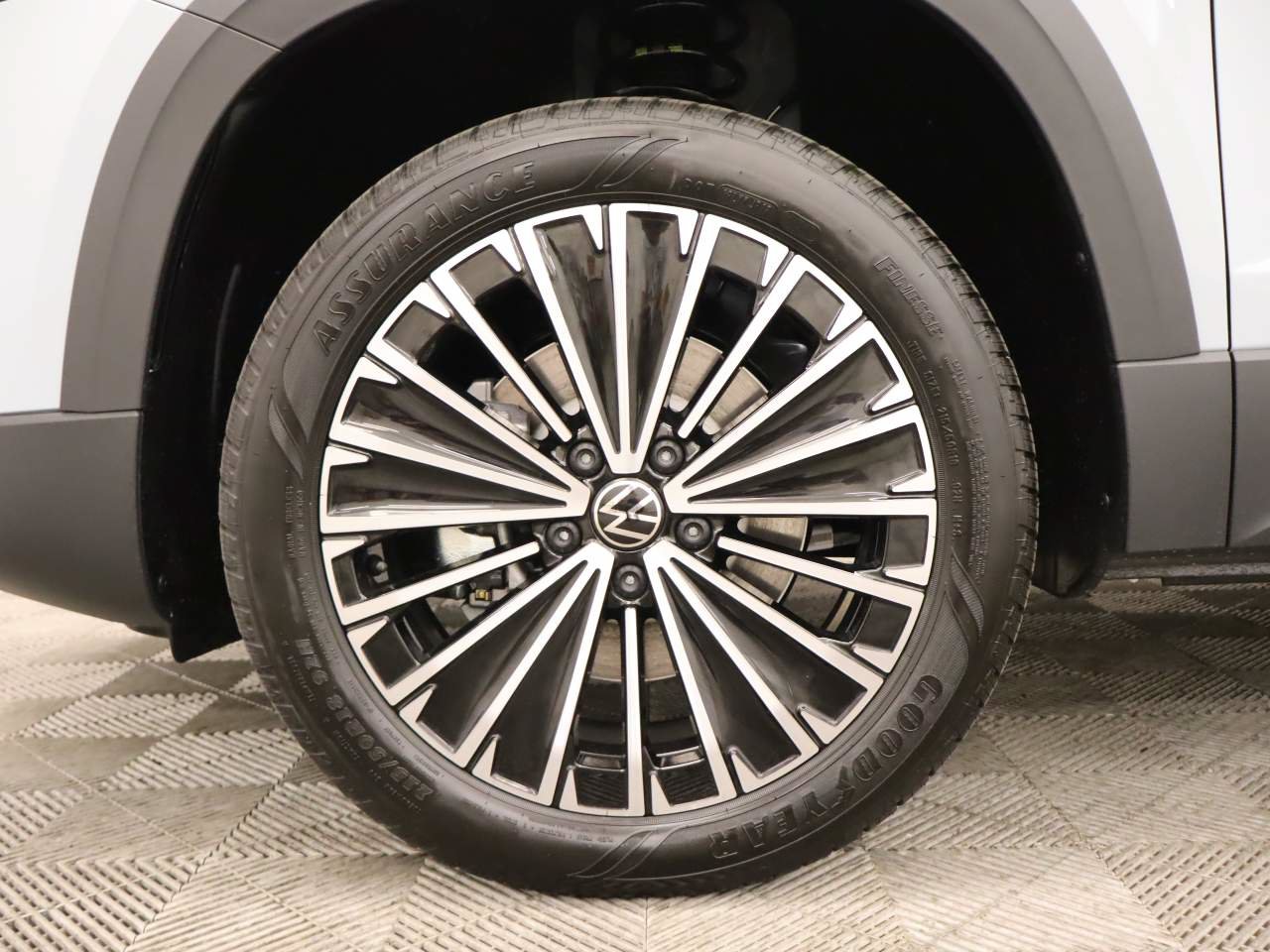 New 2026 Volkswagen Taos SE FWD image 6