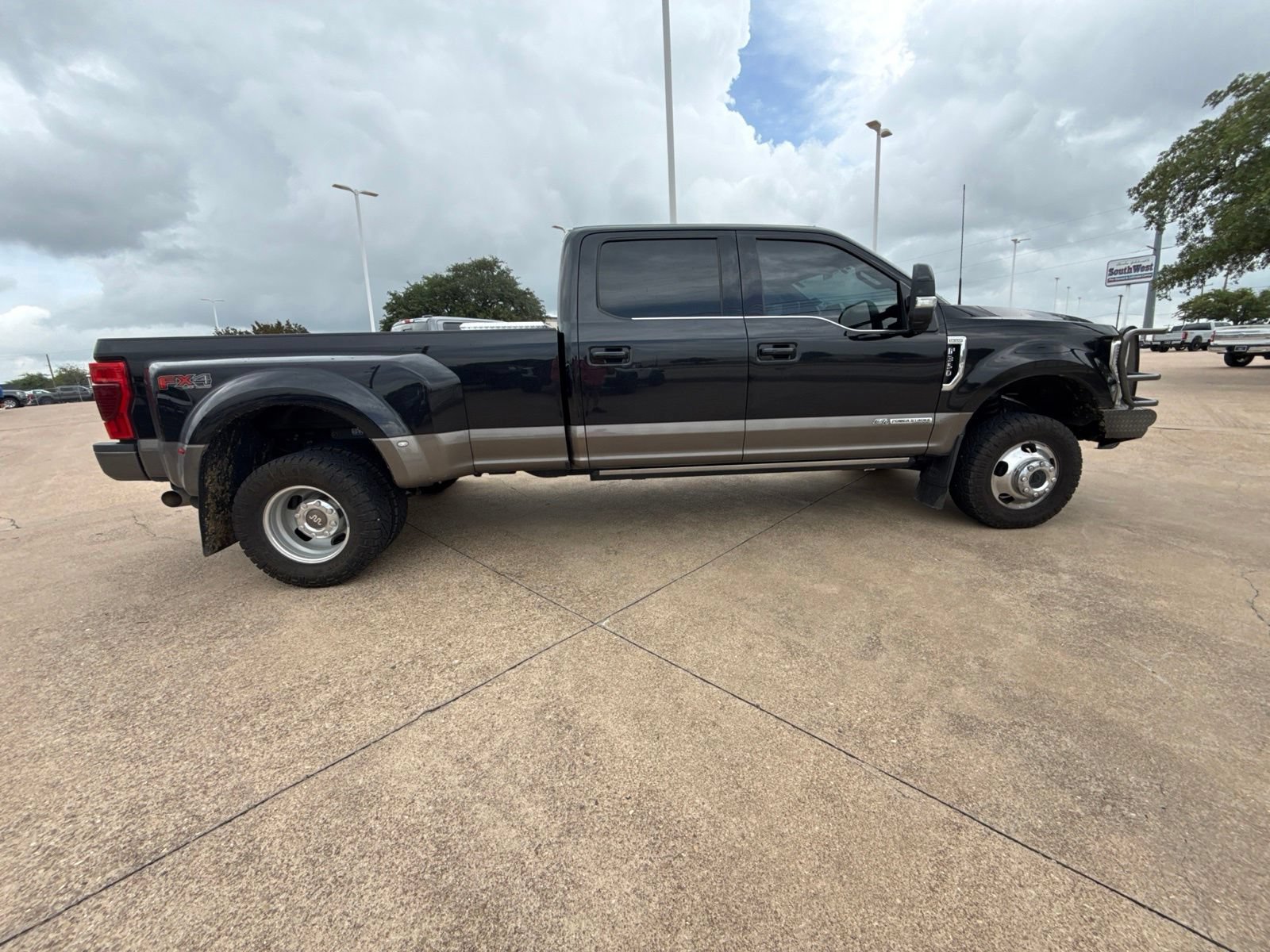 Used 2022 Ford F350 King Ranch w/ King Ranch Ultimate Package AWD/4WD image 8