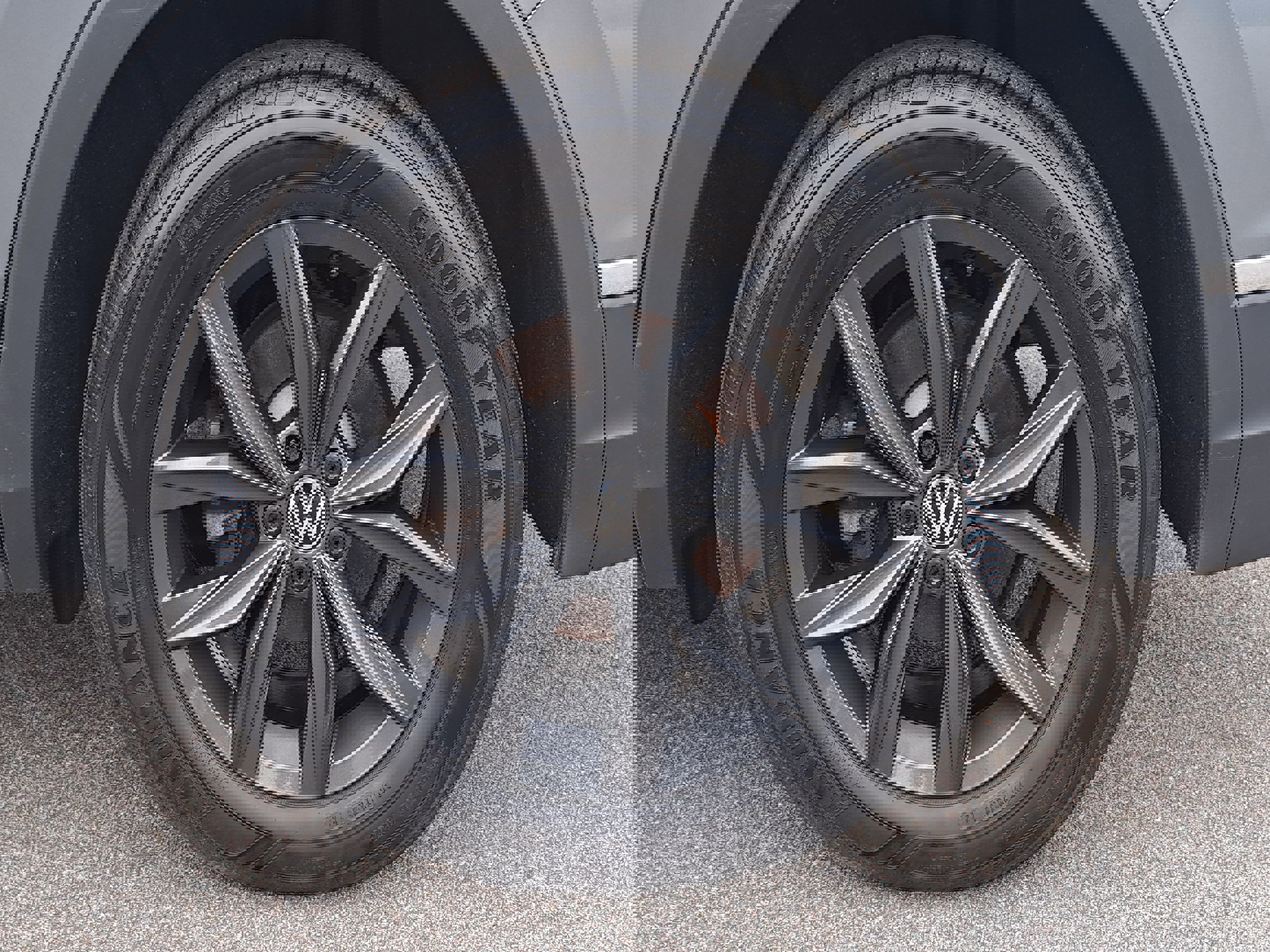 Used 2024 Volkswagen Tiguan SE image 31