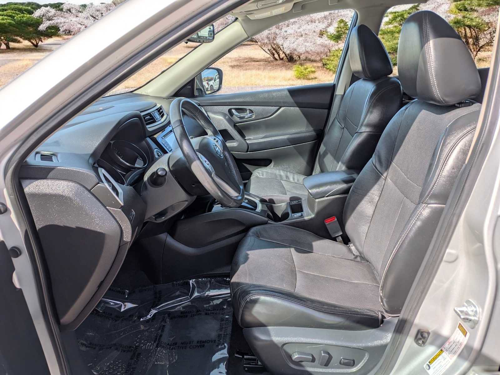 Used 2015 Nissan Rogue SL w/ SL Premium Package image 16