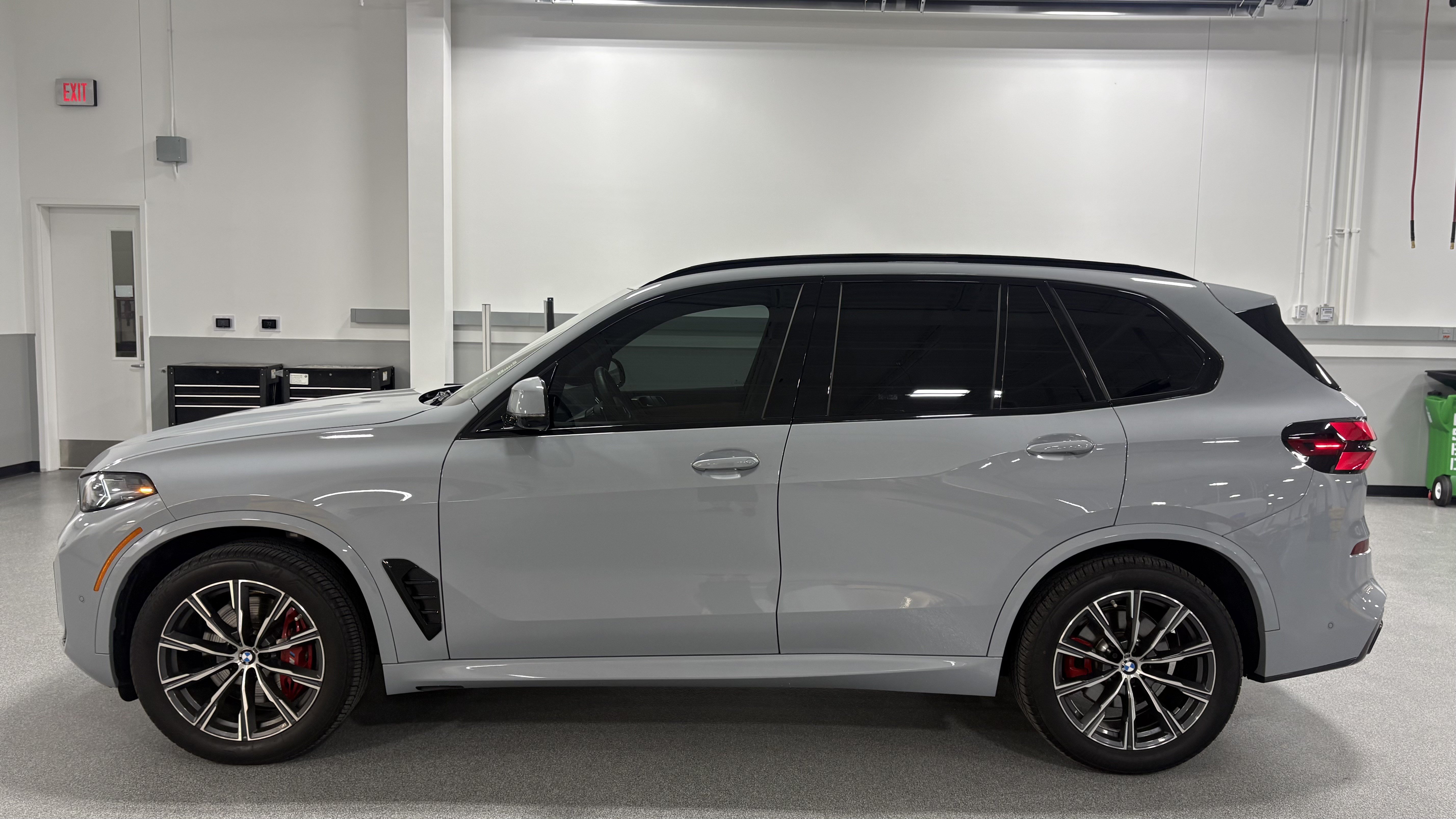 Certified 2025 BMW X5 xDrive40i w/ M Sport Package AWD/4WD image 7