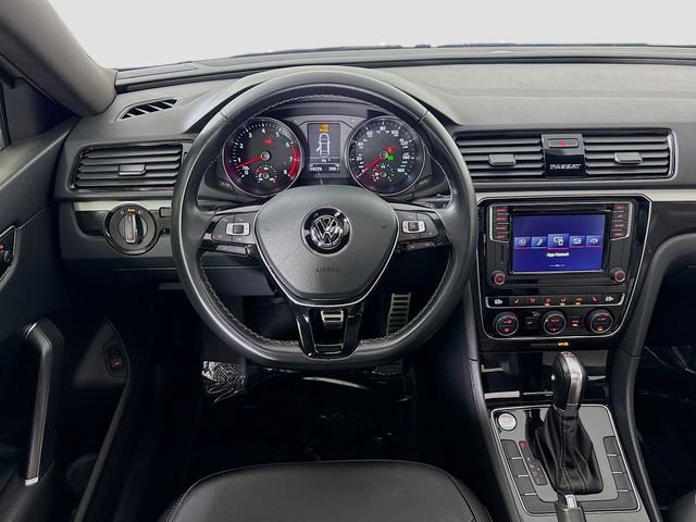 Used 2018 Volkswagen Passat 3.6 image 22
