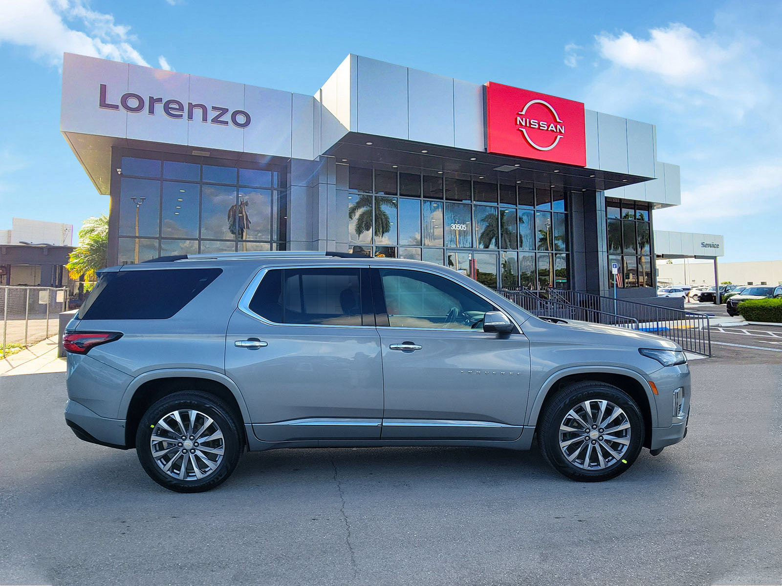 Used 2023 Chevrolet Traverse Premier FWD image 4