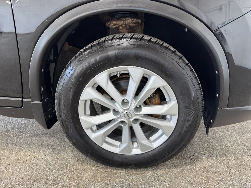 Used 2014 Nissan Rogue SV AWD/4WD image 25