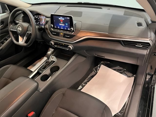 Used 2025 Nissan Altima 2.5 SV FWD image 23