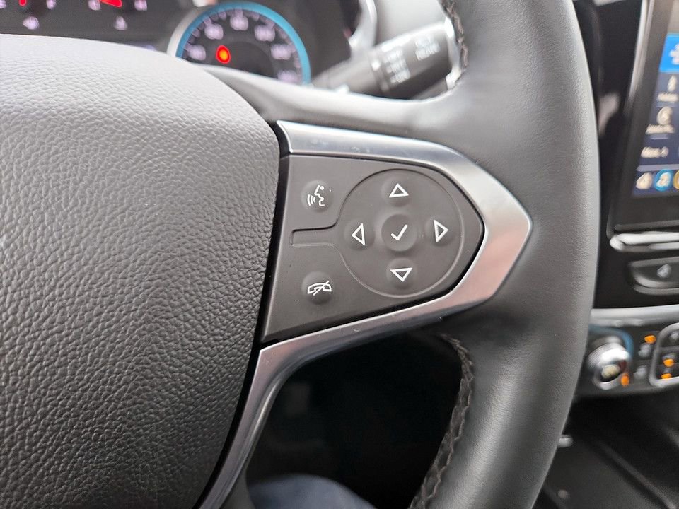 Used 2023 Chevrolet Traverse RS image 16