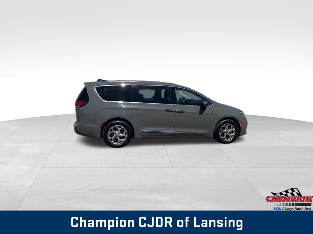 Used 2023 Chrysler Pacifica Limited FWD image 8