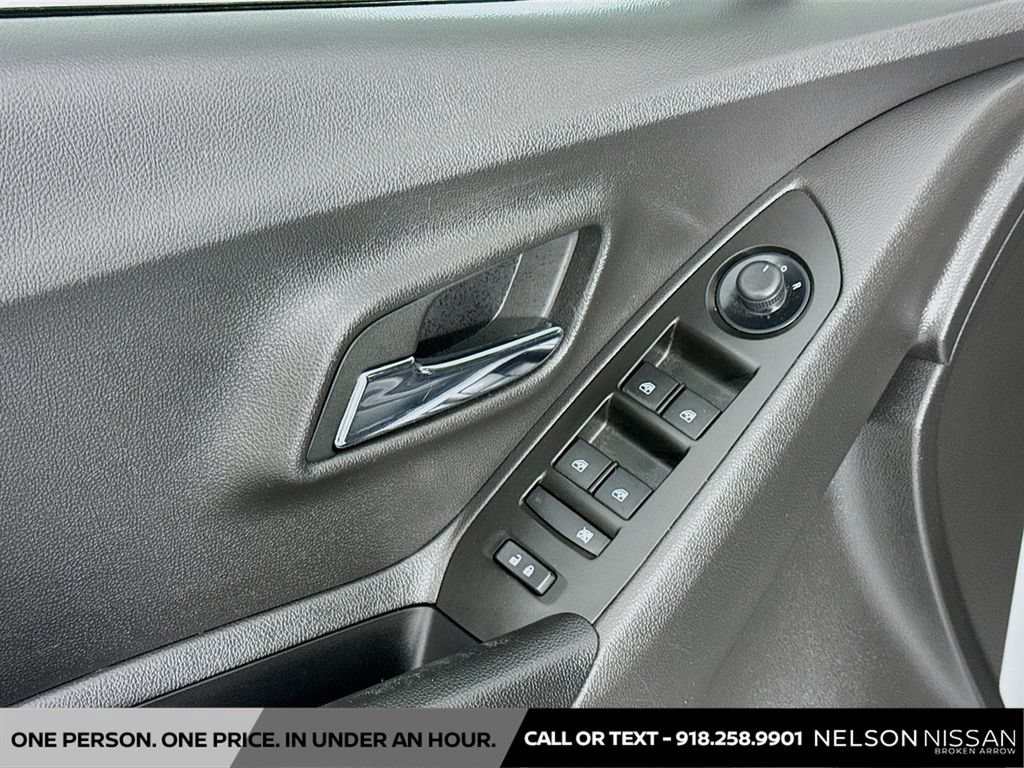 Used 2022 Chevrolet Trax LT w/ Sport Edition AWD/4WD image 17