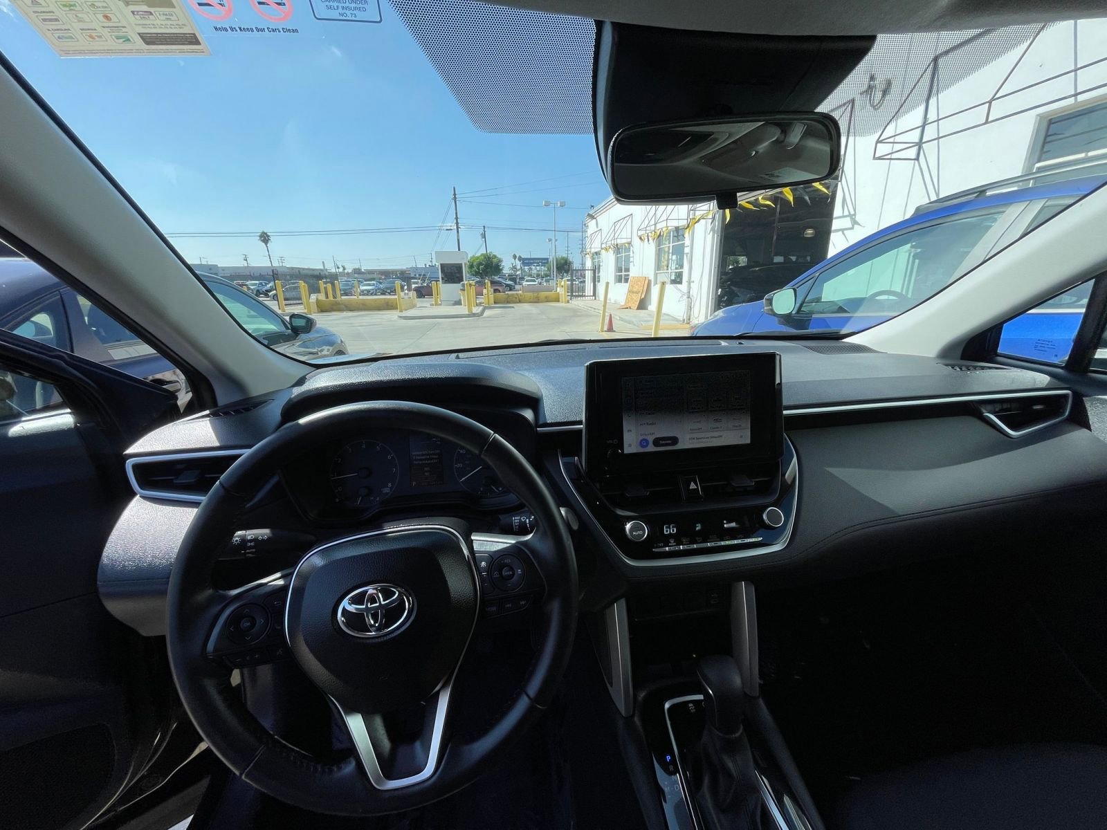 Used 2025 Toyota Corolla Cross LE image 33