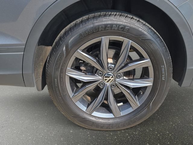 Used 2022 Volkswagen Tiguan SE w/ Panoramic Sunroof Package AWD/4WD image 37