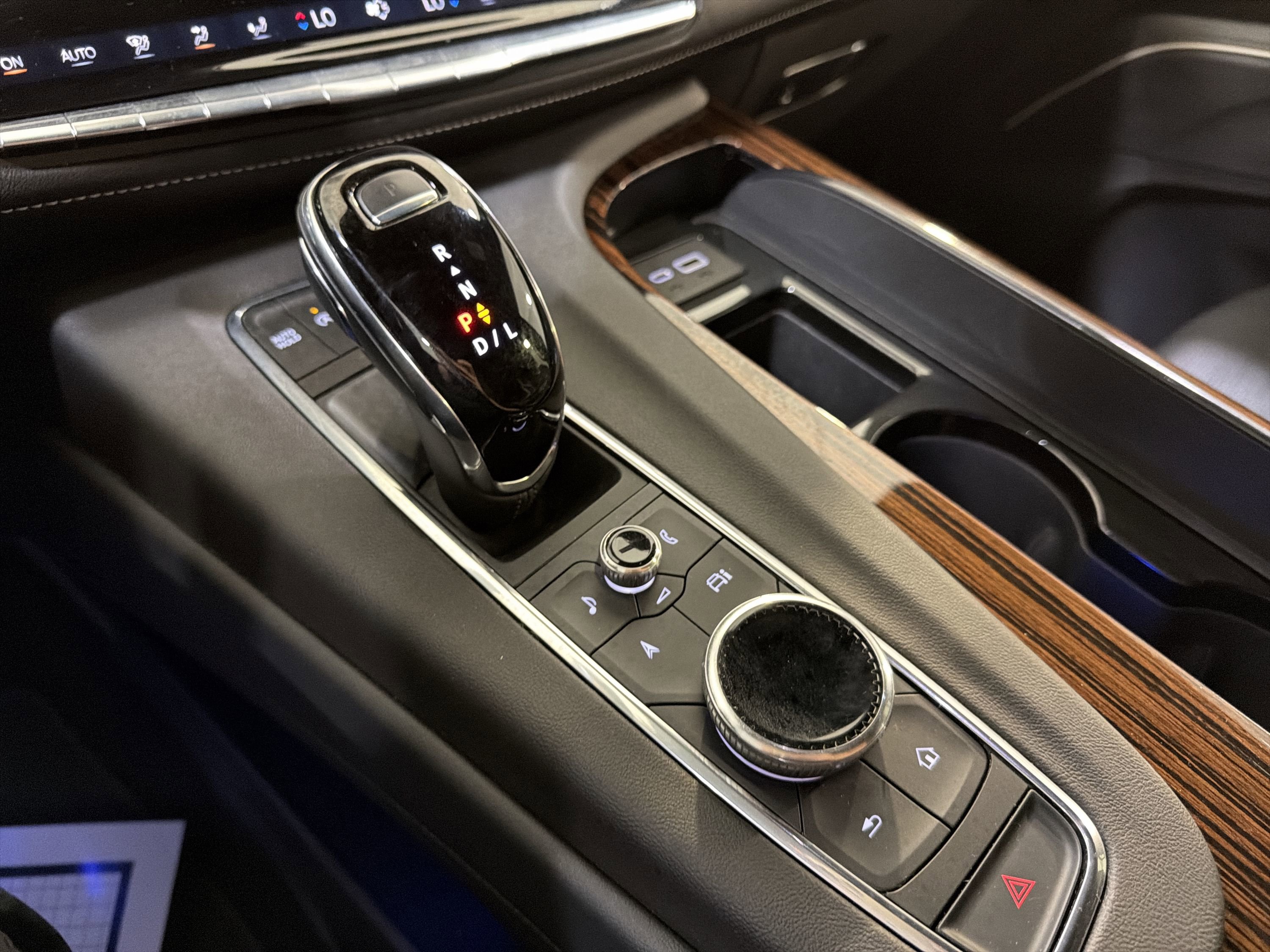 Used 2022 Cadillac Escalade Premium Luxury RWD image 21