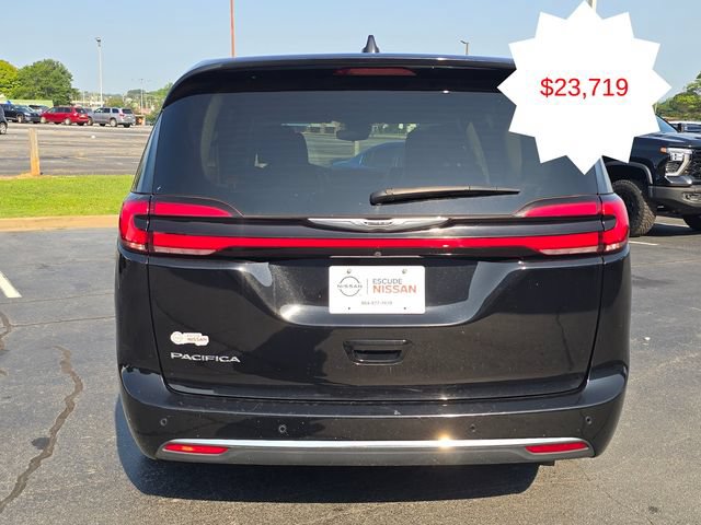 Used 2024 Chrysler Pacifica Touring-L FWD image 4
