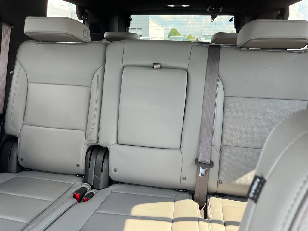 Used 2024 GMC Yukon SLT AWD/4WD image 13
