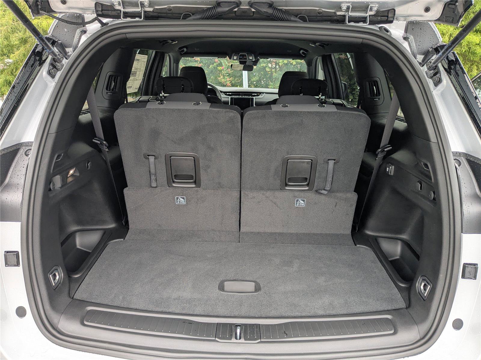 New 2025 Jeep Grand Cherokee L Laredo image 13