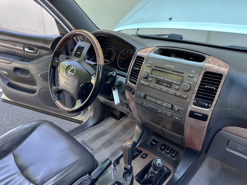 Used 2004 Lexus GX 470 w/ Preferred Accessory Pkg AWD/4WD image 29