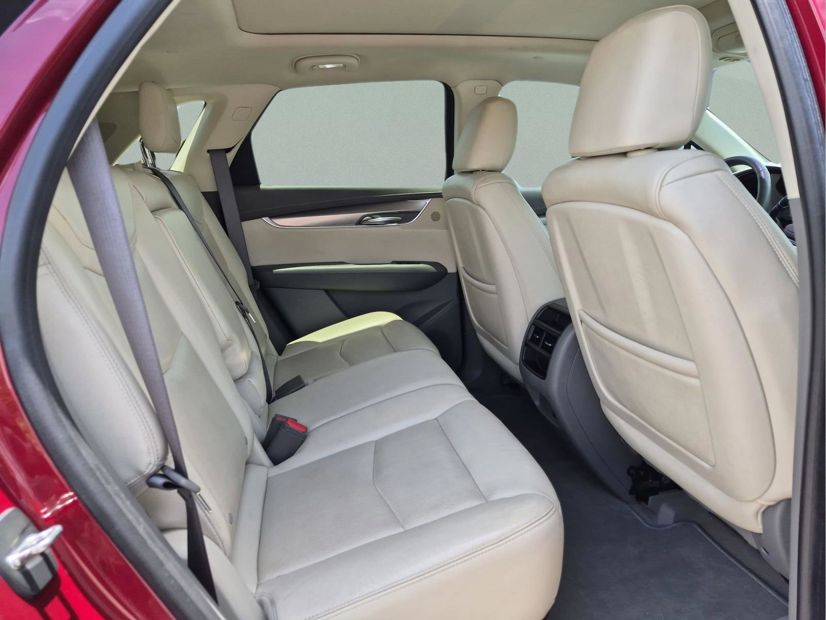 Used 2017 Cadillac XT5 Luxury w/ Driver Awareness Package FWD image 18