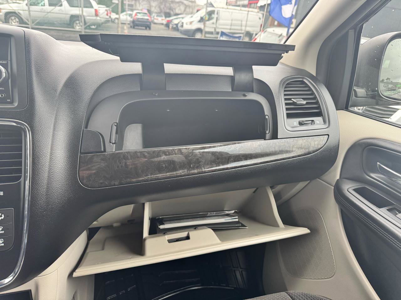 Used 2012 Dodge Grand Caravan SXT image 28