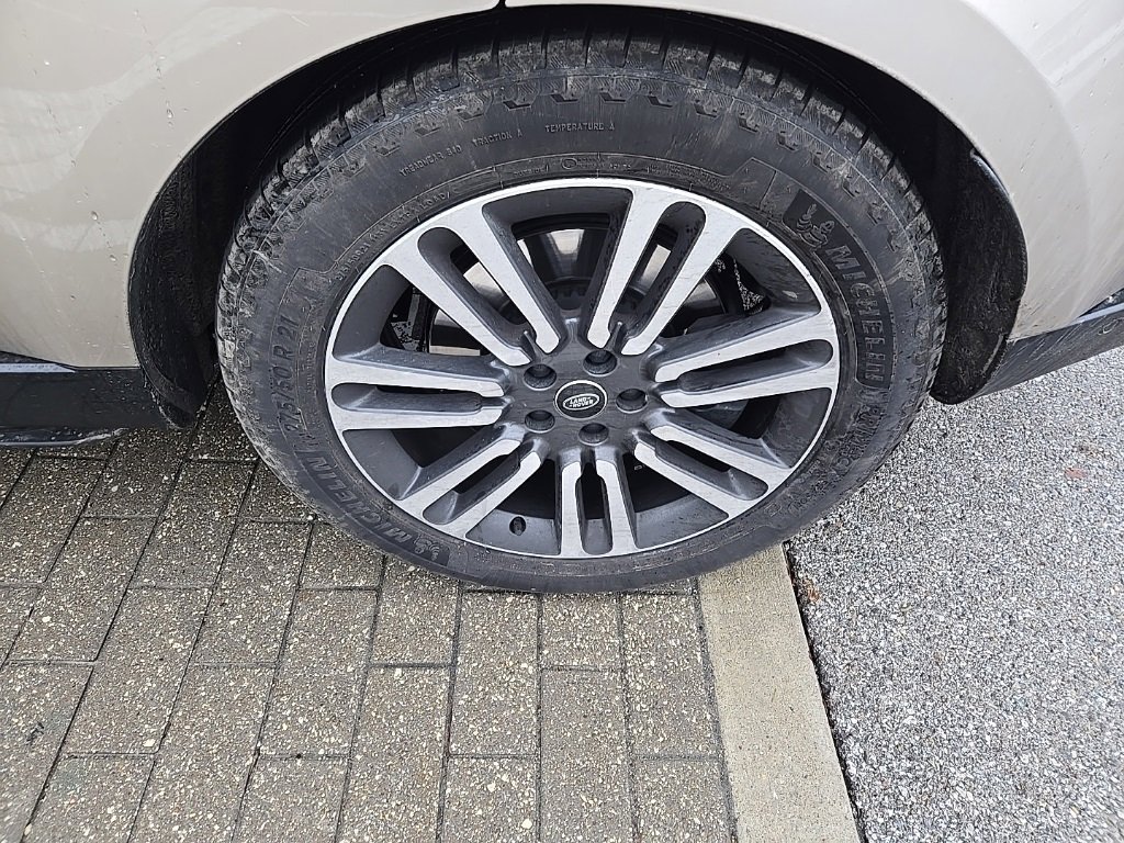 Used 2023 Land Rover Range Rover SE image 9