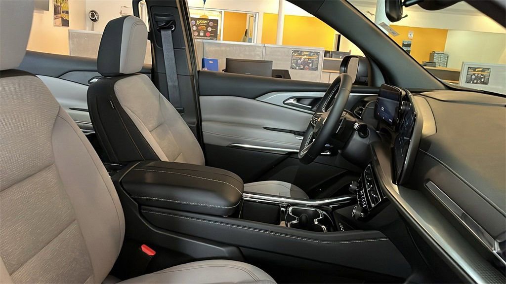 New 2026 Chevrolet Traverse LT w/ Sun and Wheel Package image 9