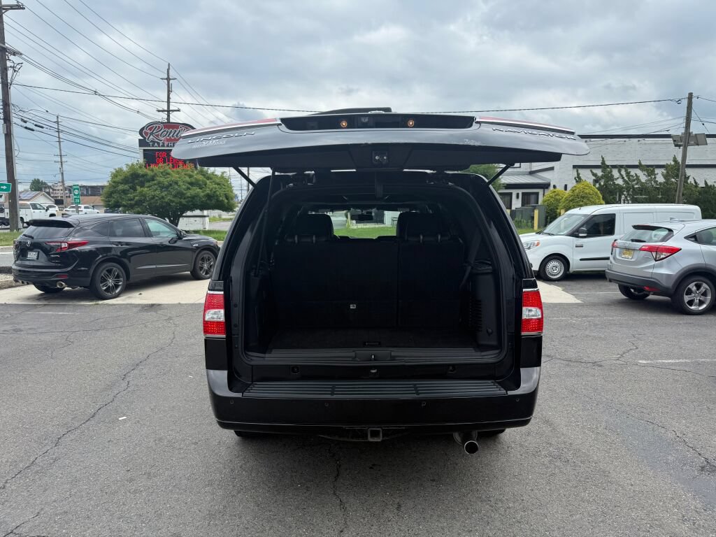 Used 2014 Lincoln Navigator 4WD image 31