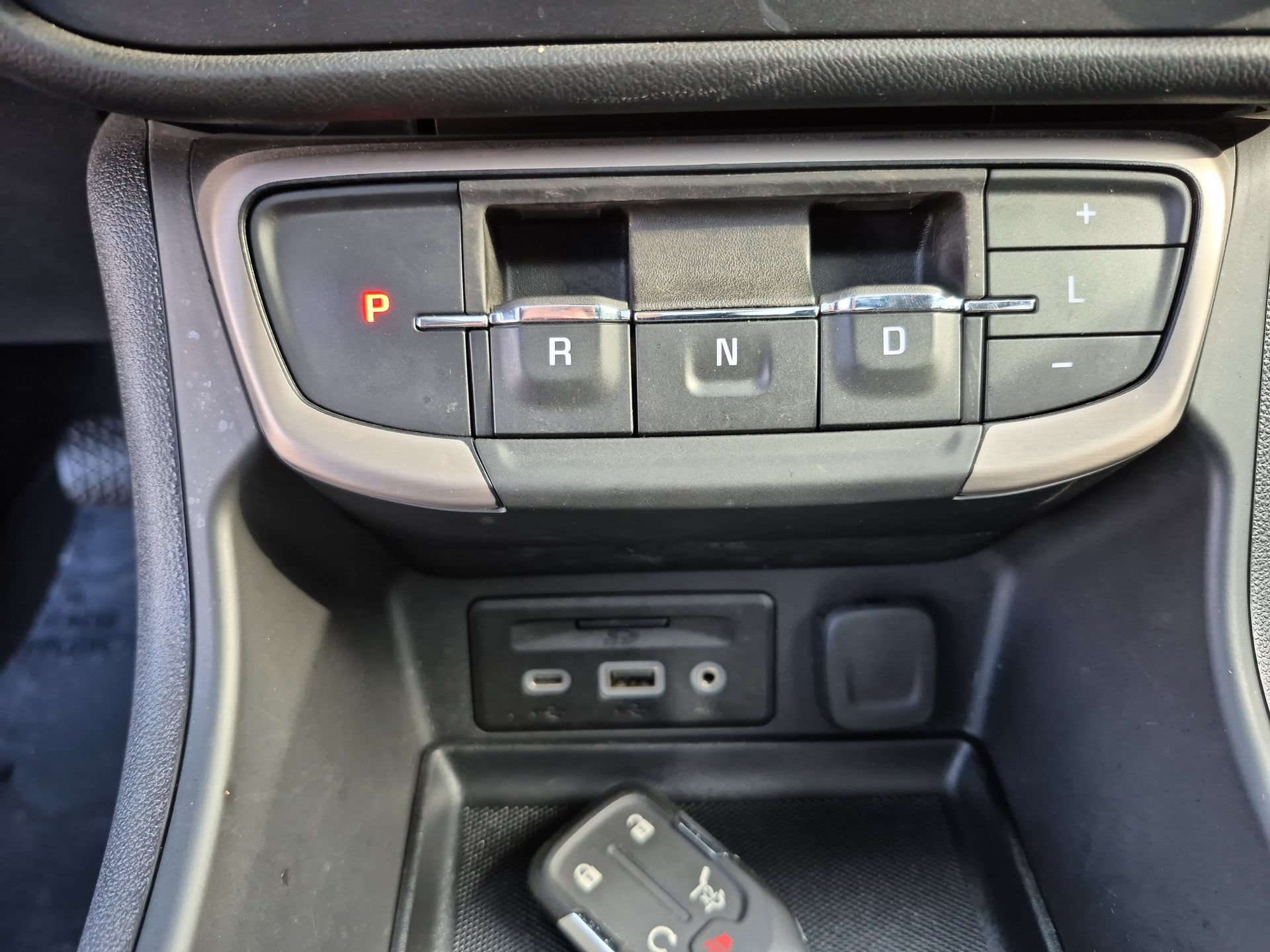Used 2024 GMC Terrain Denali w/ Denali Premium Package AWD/4WD image 18