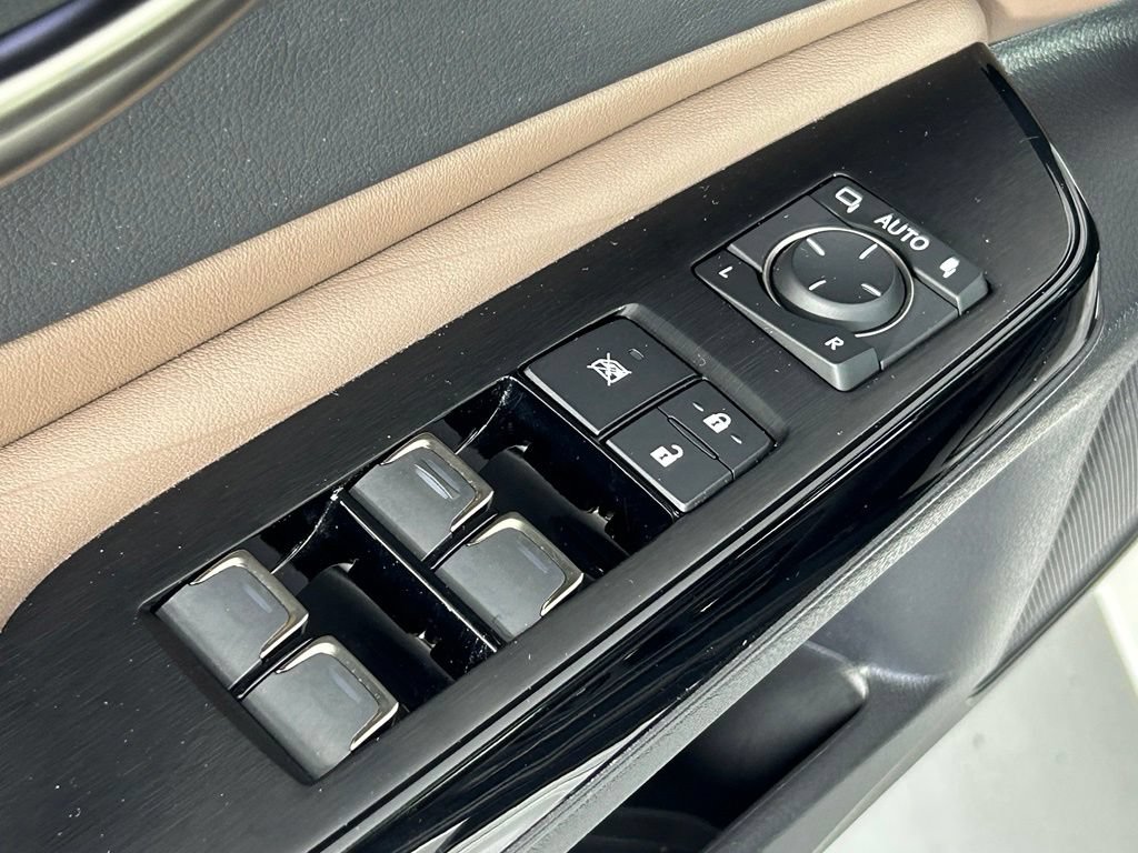 Used 2022 Lexus ES 300h w/ Luxury Package FWD image 36